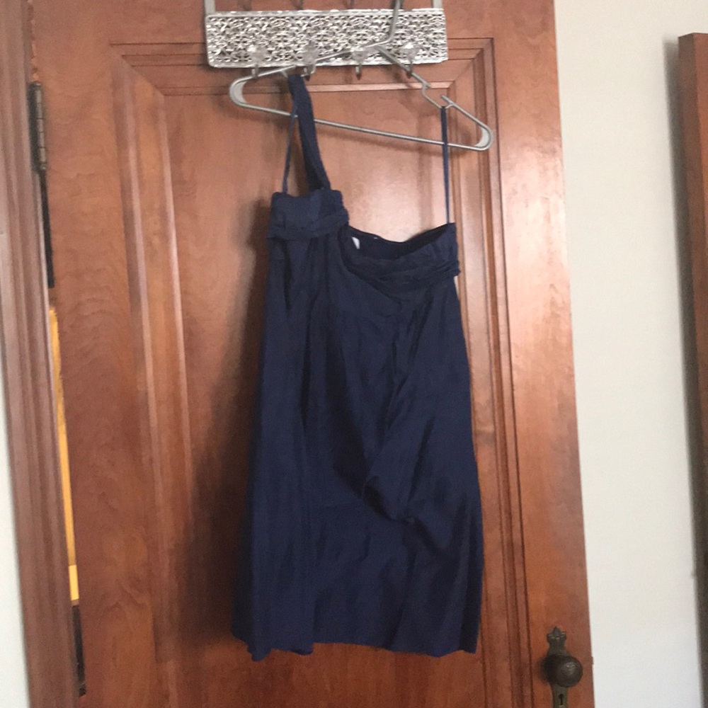 One sleeved navy dress